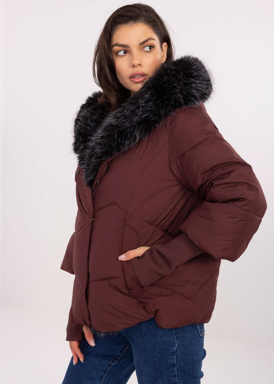 bordo sarkana sieviešu īsā ziemas virsjaka ar pūku