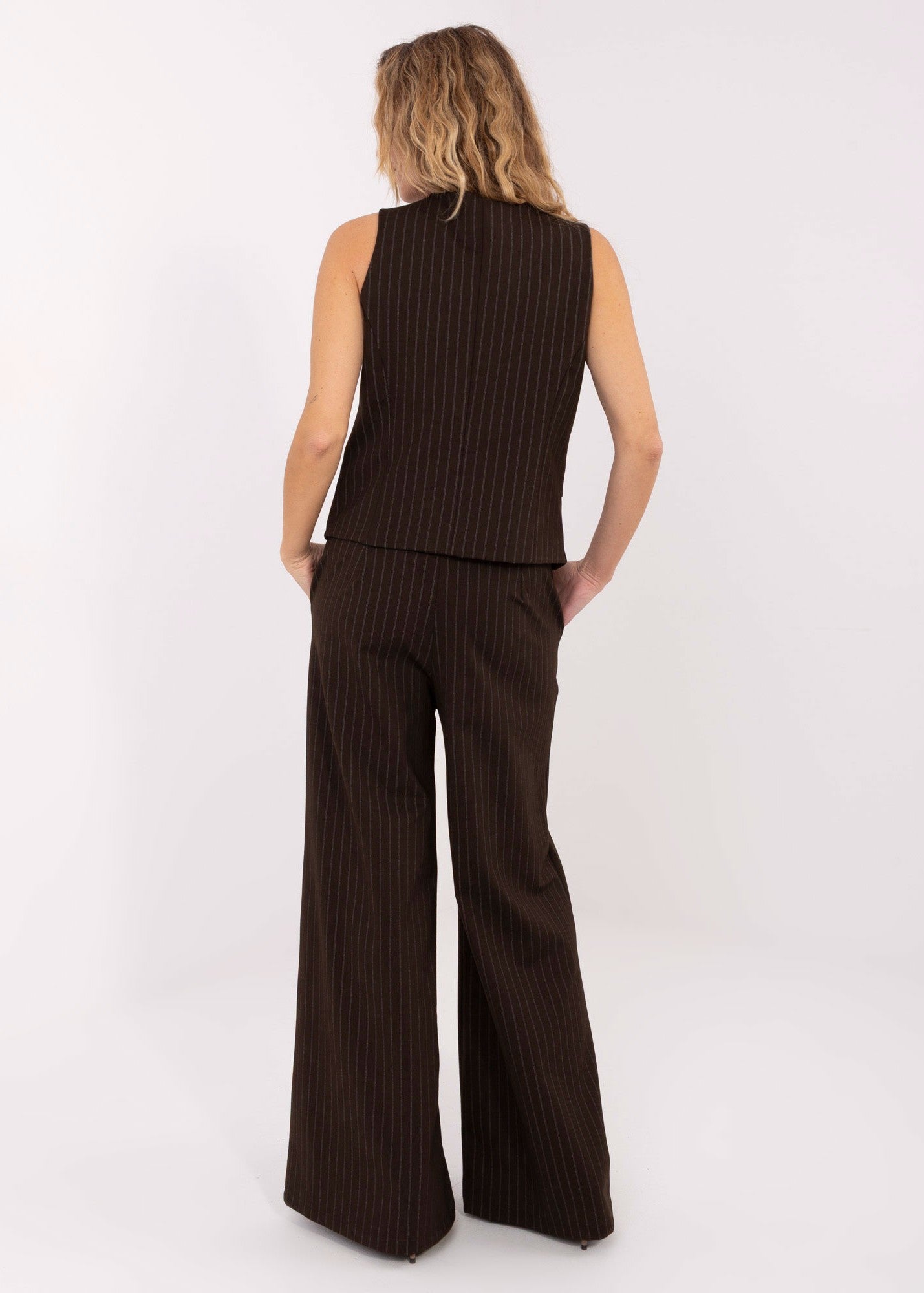 Brūns apģērbu komplekts (S/M)