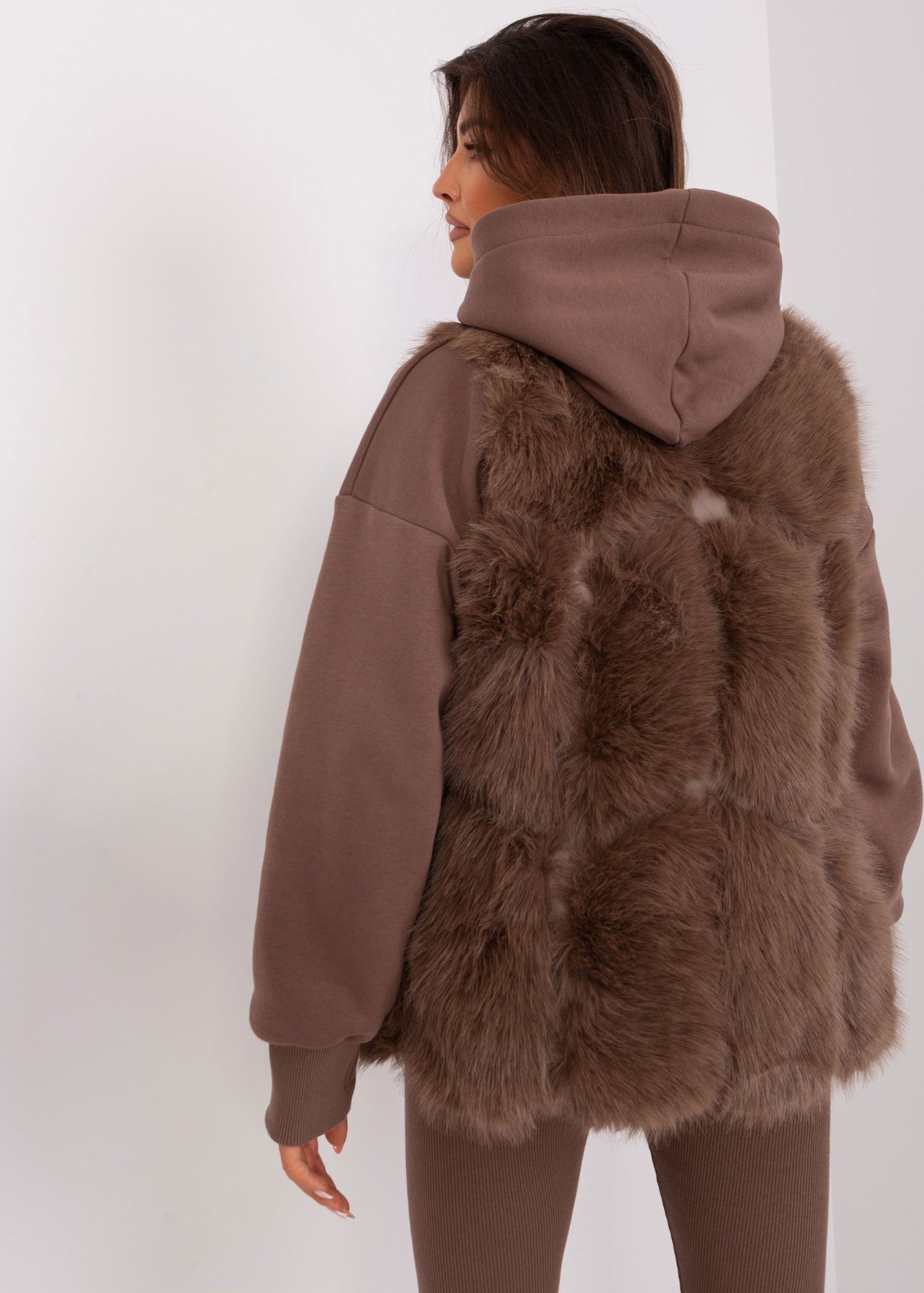 Brūna mākslīgās kažokādas veste (S/M; L/XL)