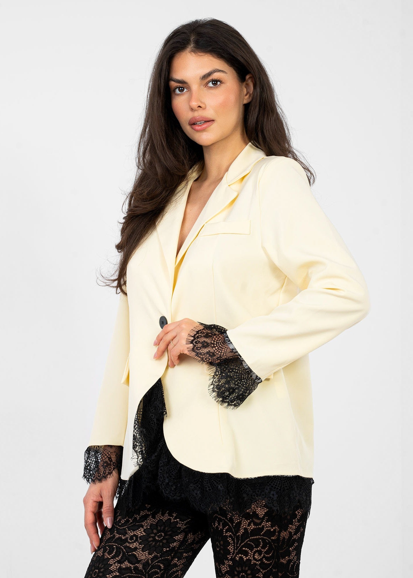 Gaiši dzeltena žakete ar mežģīni (One size/S-L)