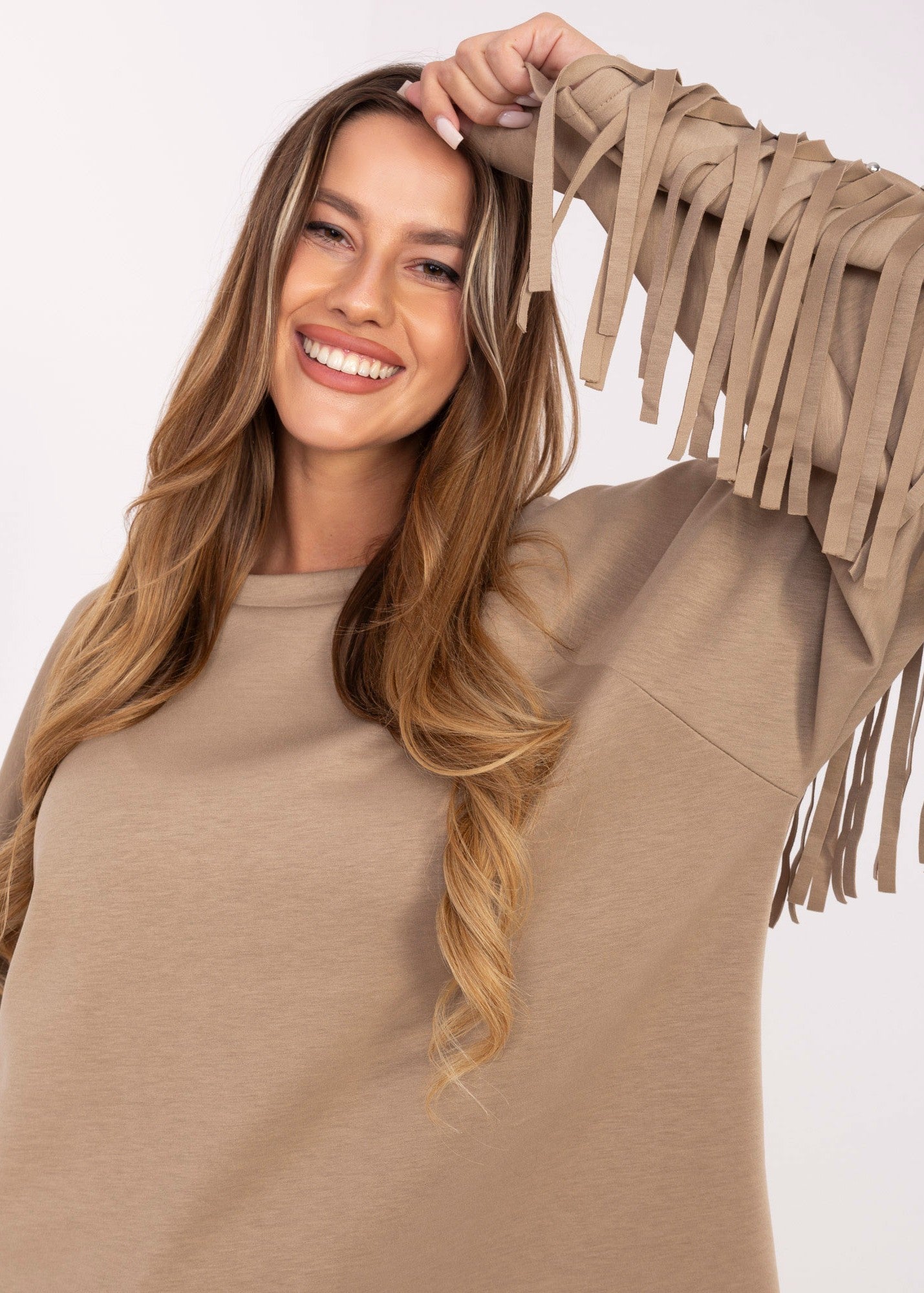 Tumši bēšs džemperis ar bārkstīm (One size/S-XL)