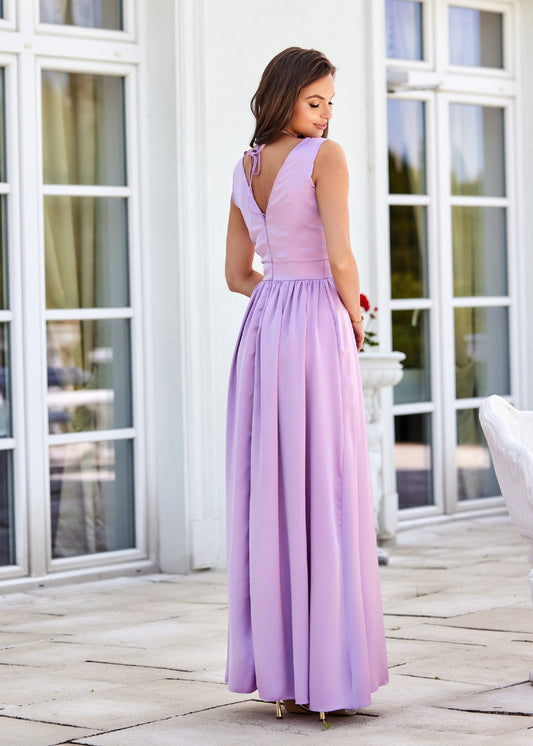 Satīna vakarkleita ar rozi (M)