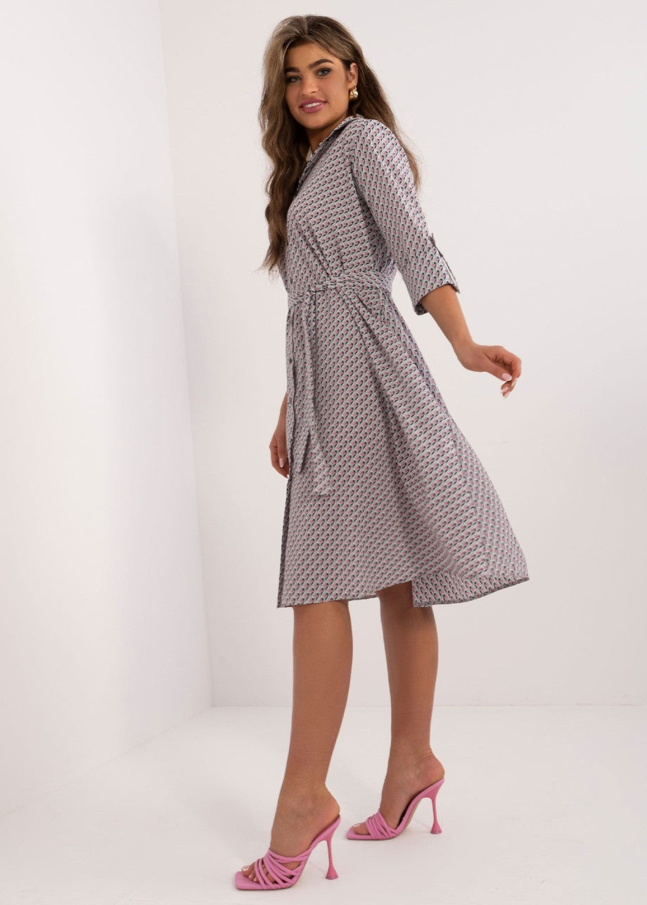 ikdienas kreklkleita ar pogām un jostu