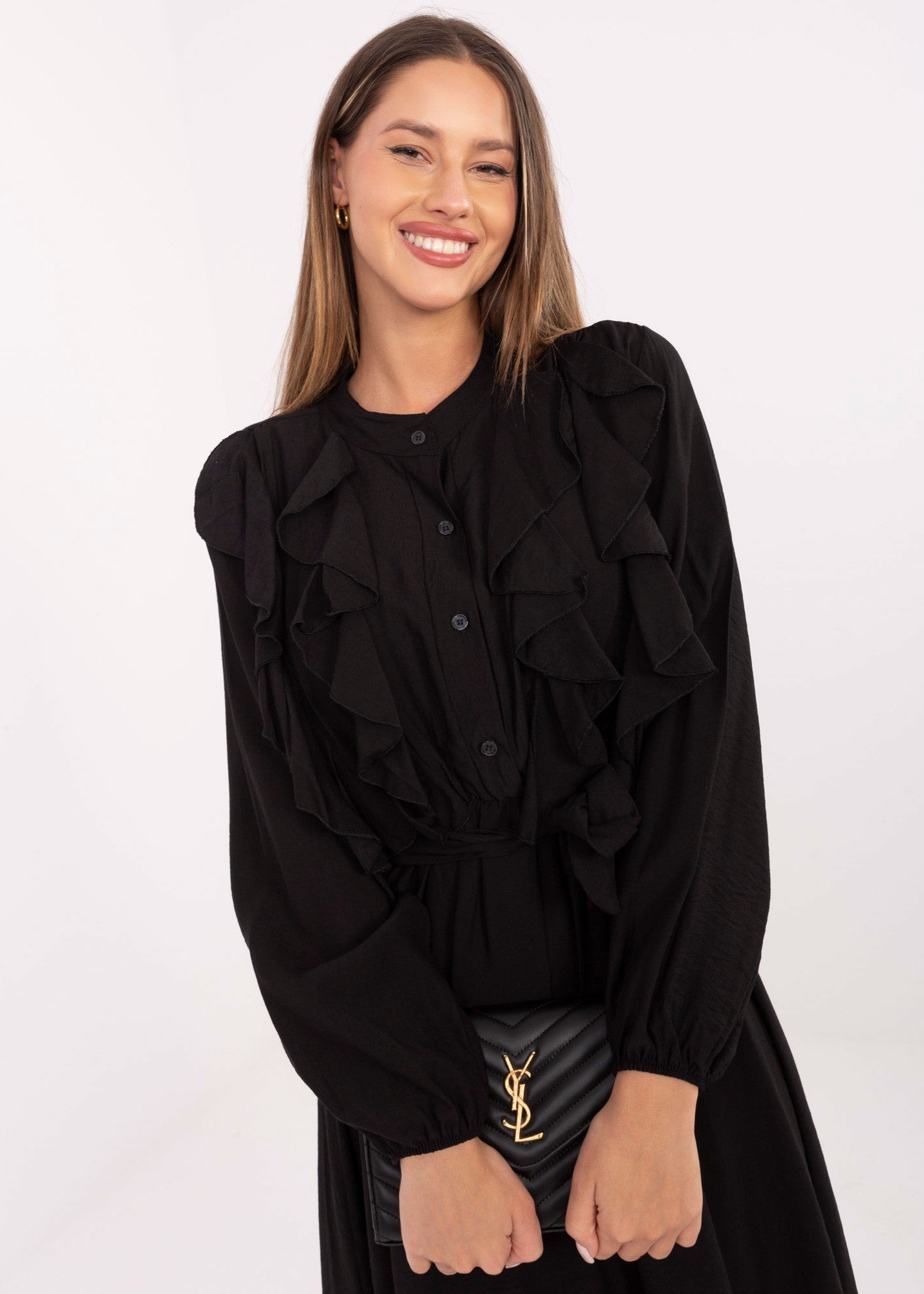 melna kleita ar volāniem vidēja garuma