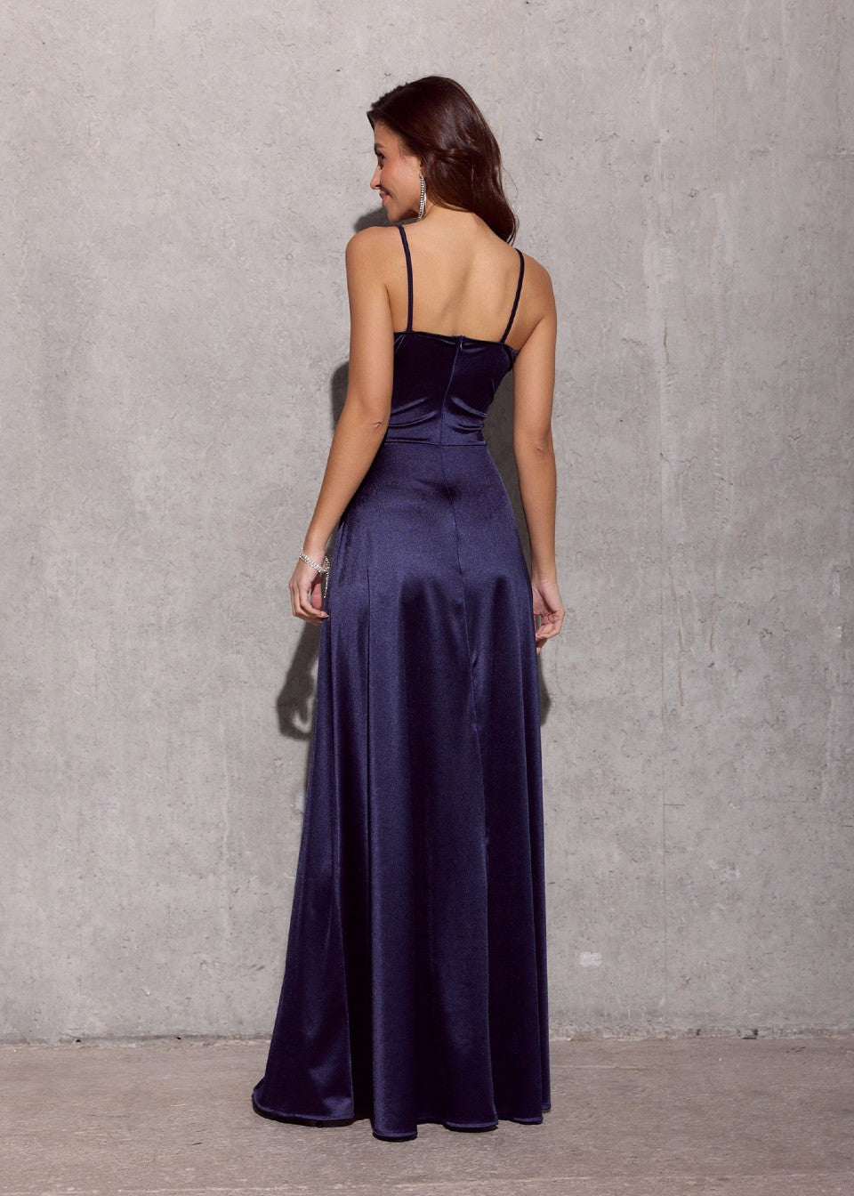 garā satīna izlaiduma kleita