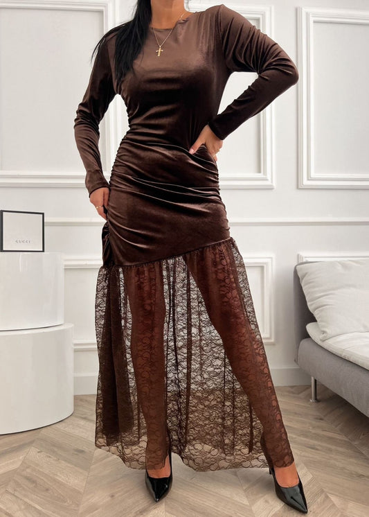 brūna kleita ar mežģīnēm