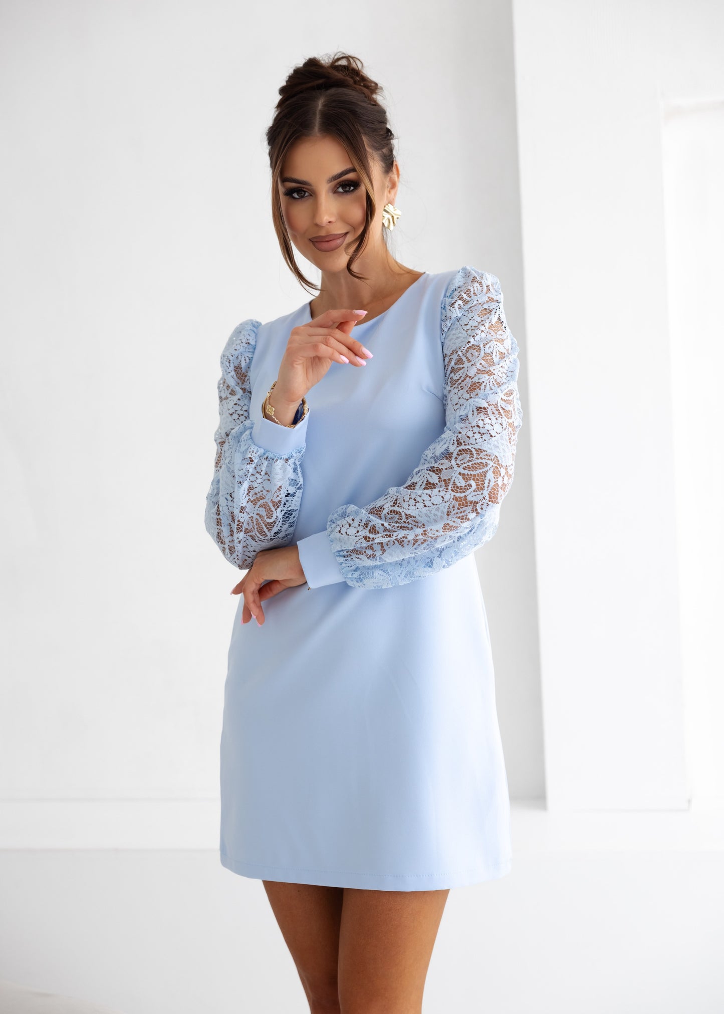 Kleita ar mežģīņu piedurknēm (S; M; L; XL)