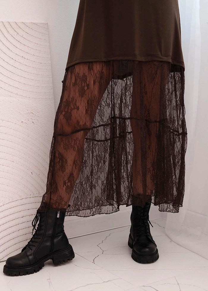 brūna svētku kleita ar mežģīnēm