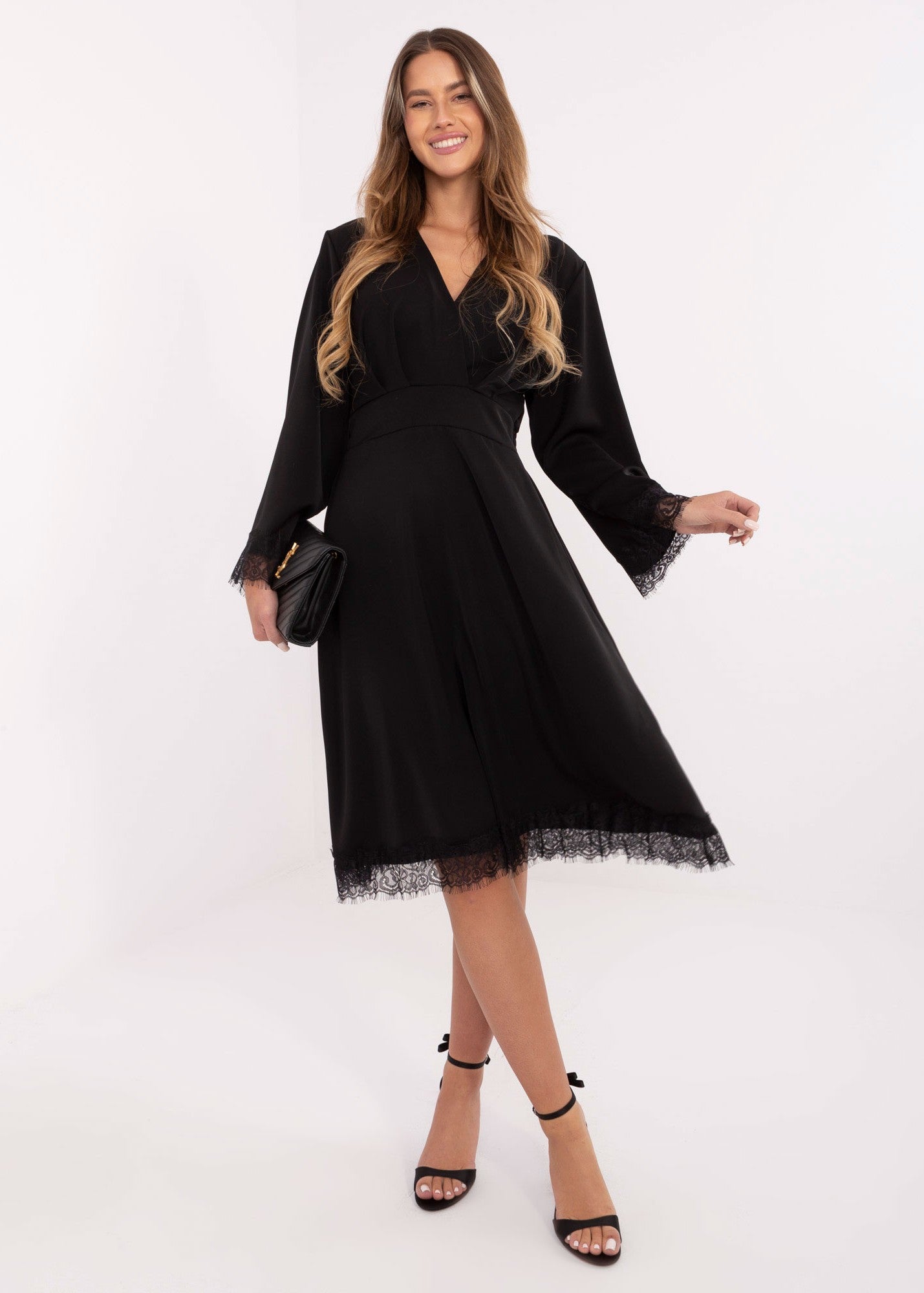 Melna kleita ar mežģīni (One size/M-XL)