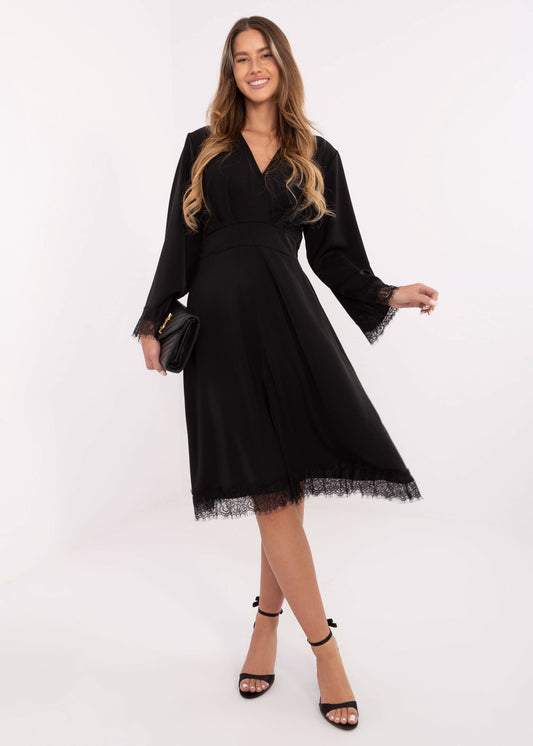 Melna kleita ar mežģīni (One size/M-XL)