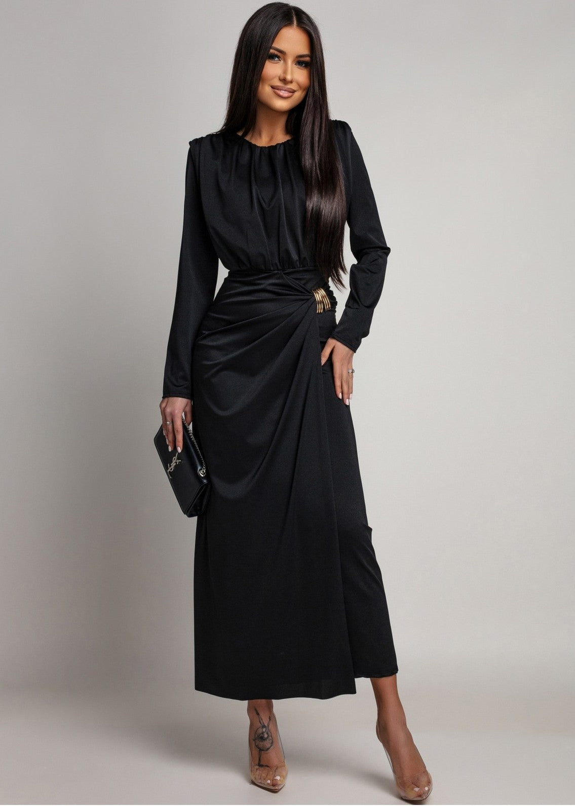 melna svētku kleita