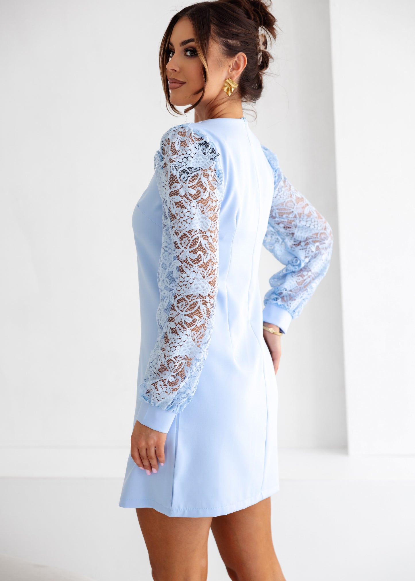 Kleita ar mežģīņu piedurknēm (S; M; L; XL)