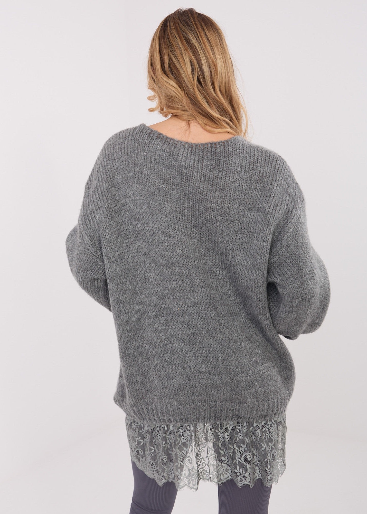 Pelēks džemperis ar mežģīni (One size/S-XL)