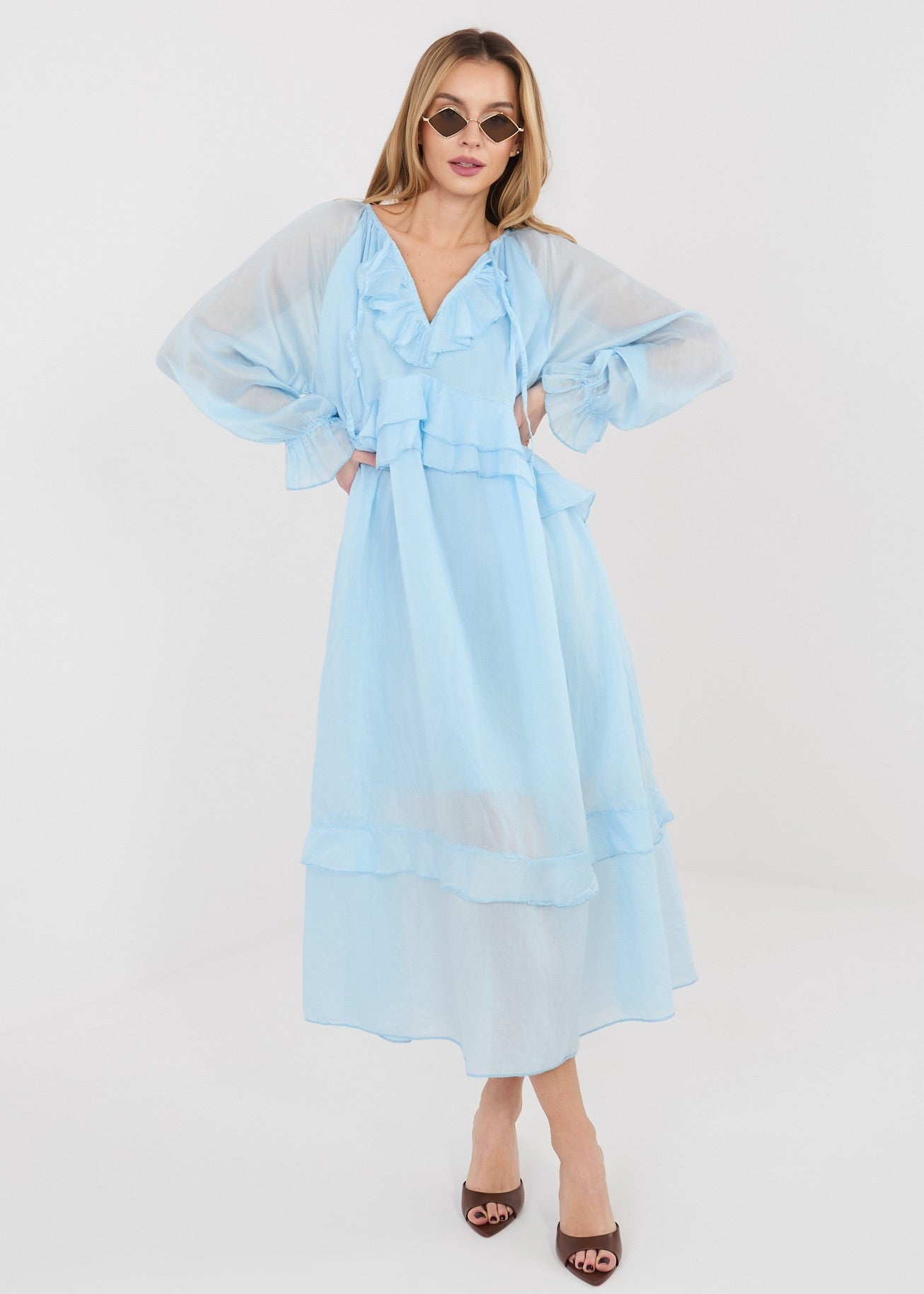 gaiši zila ikdienas kleita